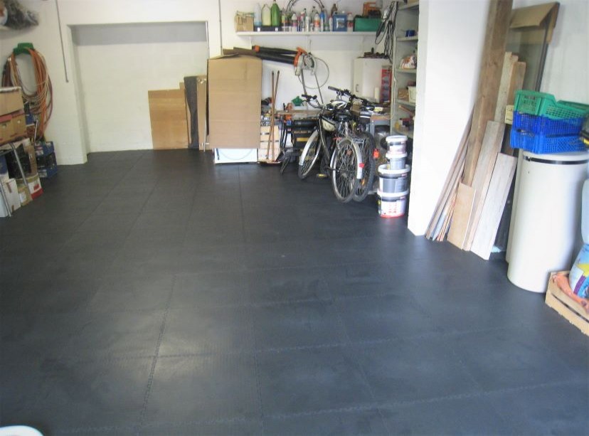 Garage particulier en Dalles PVC GS50